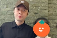 杜海涛变瘦后与路人合照曝光 减肥成功气质变化明显