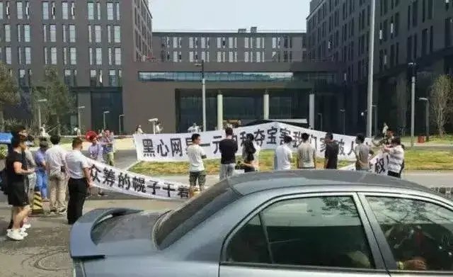 女校长自杀背后,网易游戏的氪金帝国!人民币玩家,拥有一切一位校长的离开白天,童敏是一位优秀教师。她在多个级别的优质课竞赛中屡获大奖...