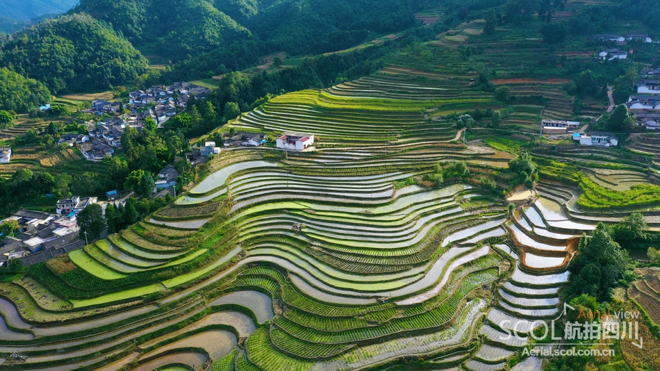 鸟瞰绿色家园 打卡凉山会理幸福彝乡