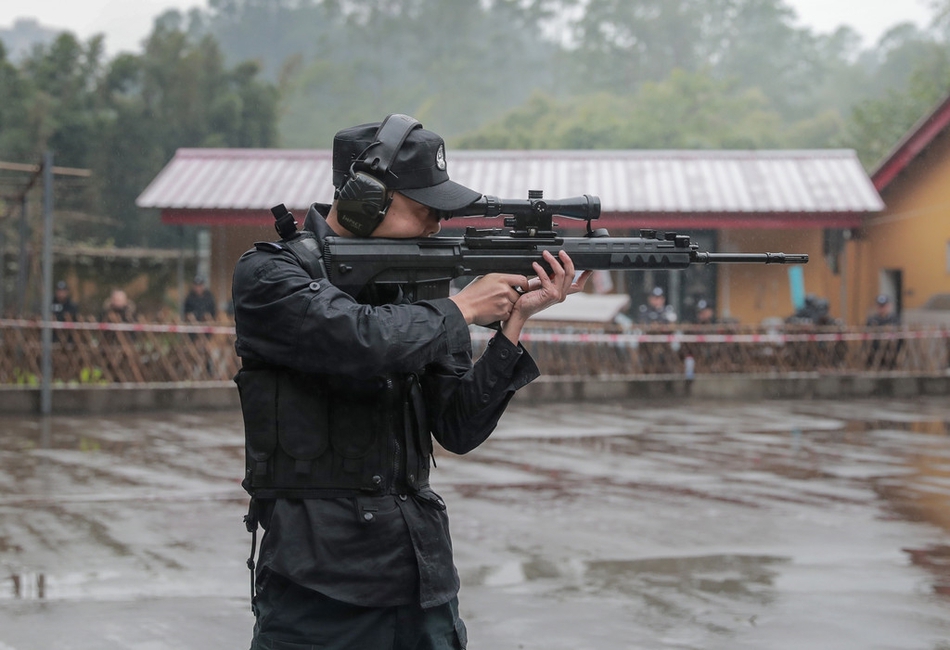 真枪实弹 乐山全市公安特警比武增加狙击枪精准射击项目