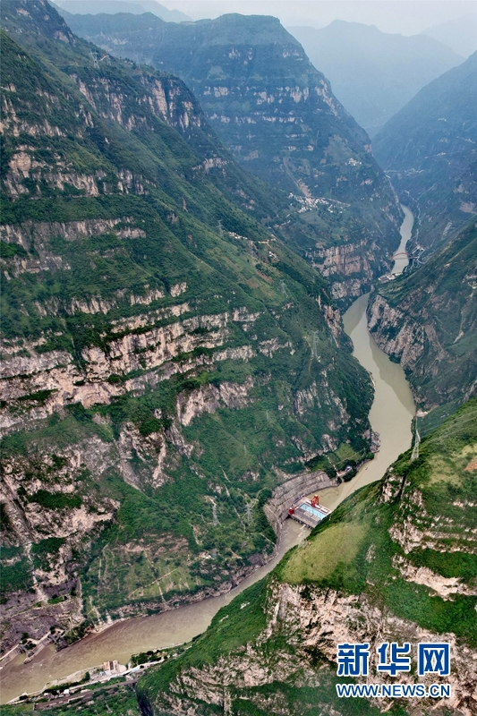 【"飞阅"中国】大渡河峡谷:壁立千仞 云雾缭绕