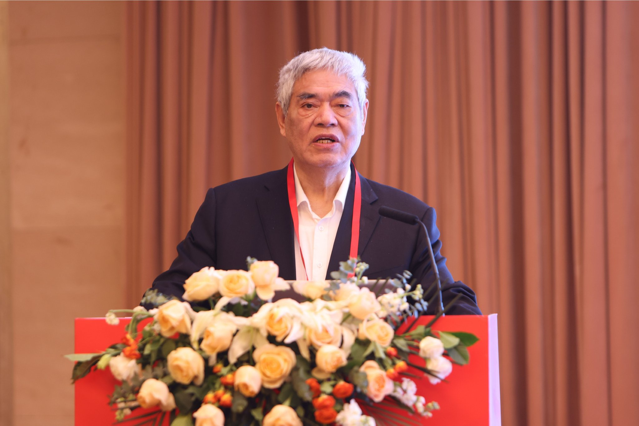 评奖委员会主任、南京大学原党委书记洪银兴教授