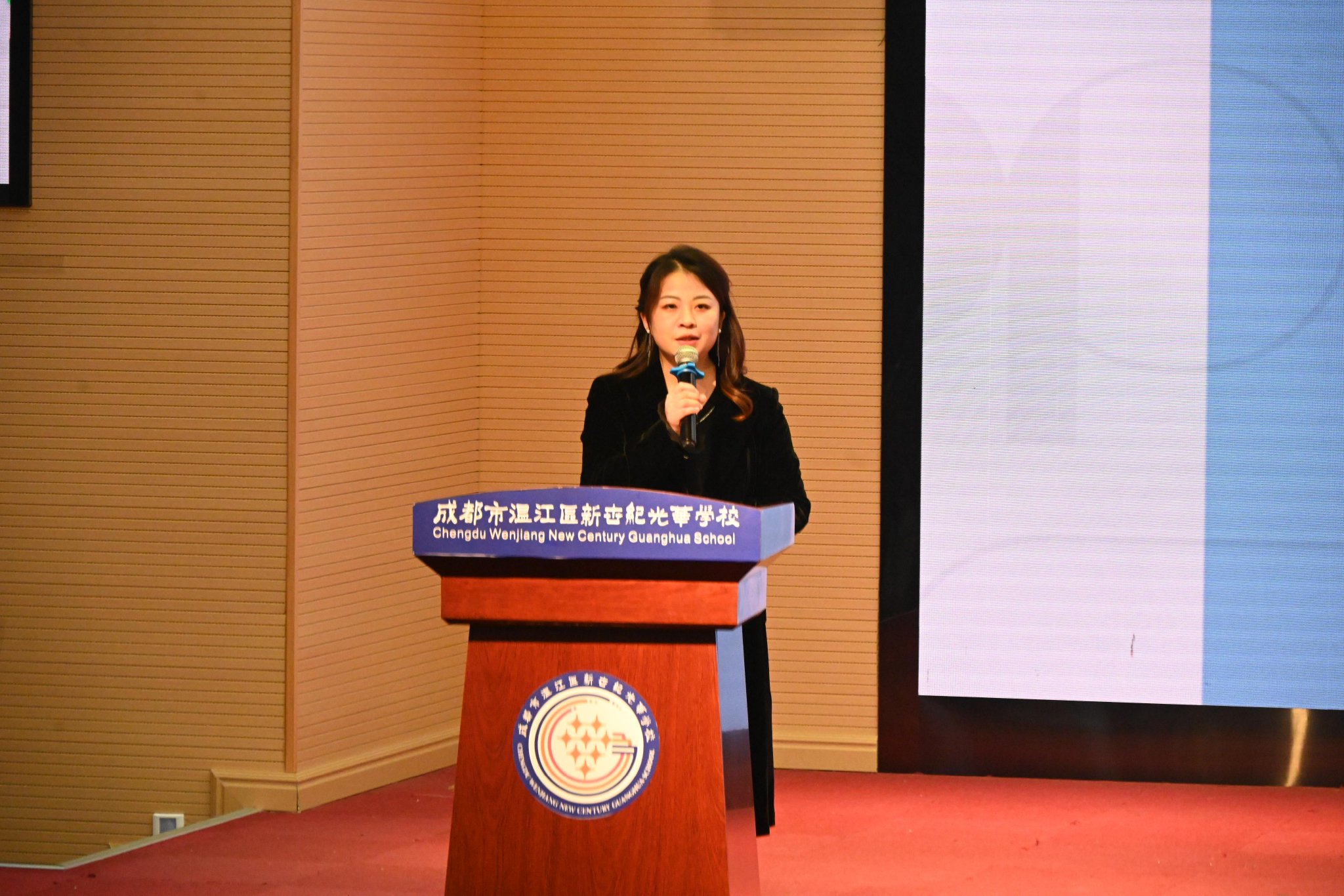 金苹果奥园幼儿园园长蒋丹作主题分享