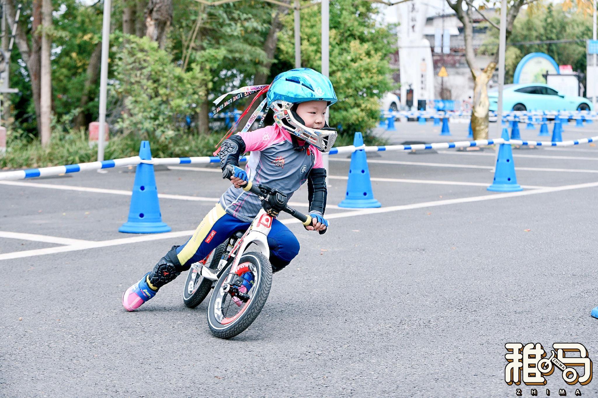 2024成都桃花荟系列活动之小小风神儿童滑步车守擂赛开赛