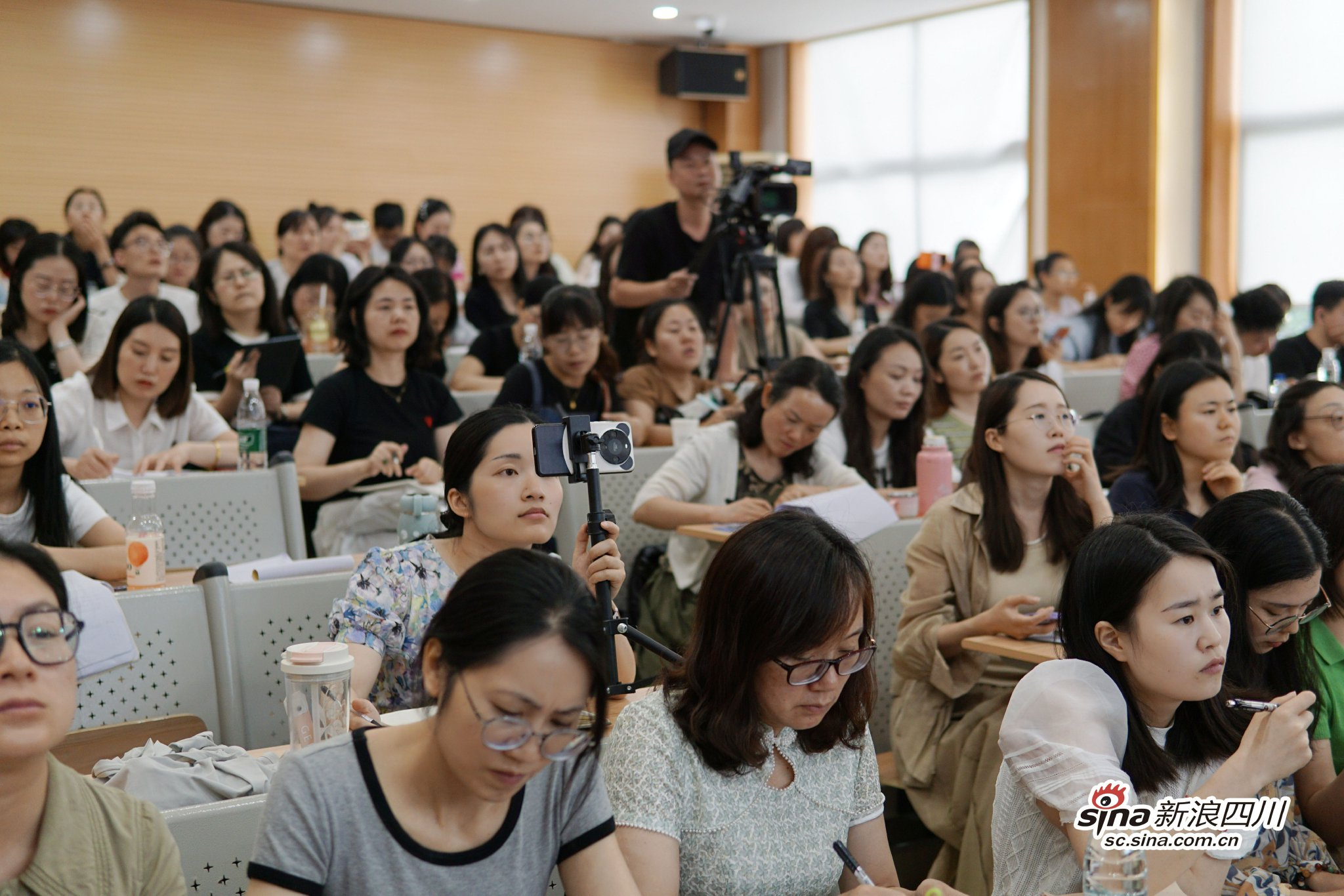 精彩!全市22区千余名教师齐聚协同外语 共研小学语文课堂