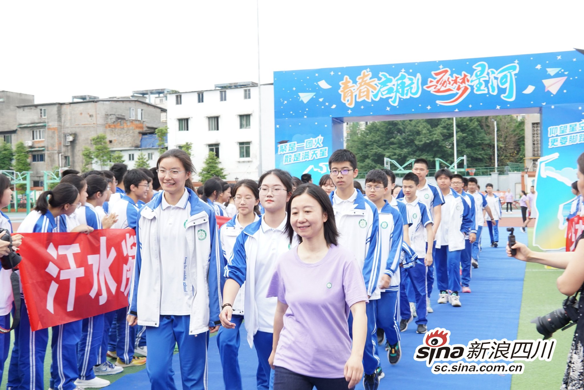 成都棠湖中学校长图片