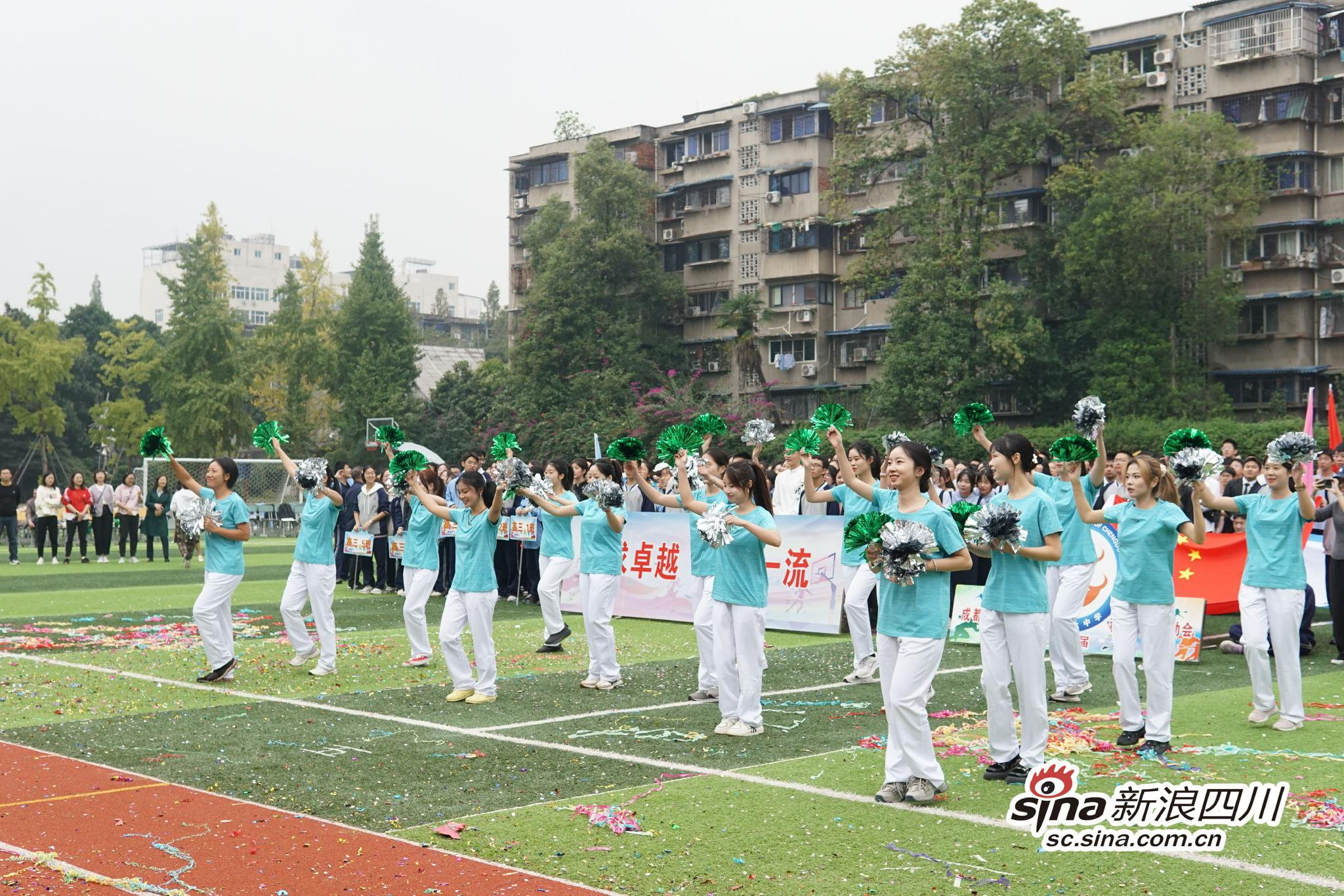 教师舞蹈引发全场热潮