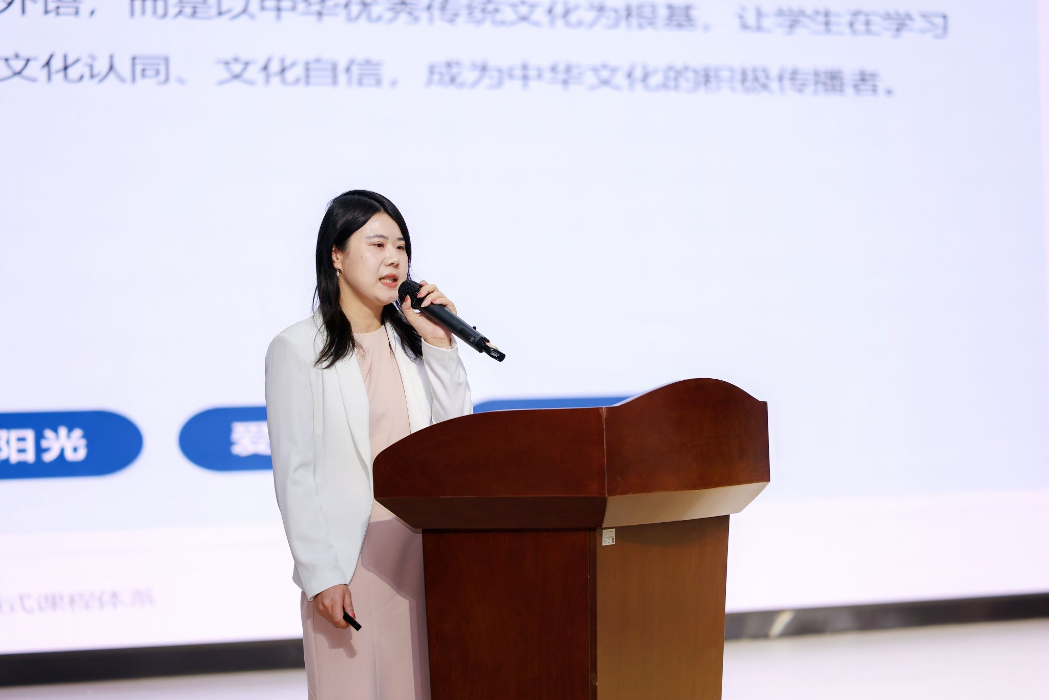 北二外成都附中国际中心主任肖涵