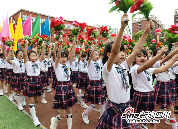 青春赛道让拼搏成为最亮丽的底色武侯区领川外国语学校第四届运动会