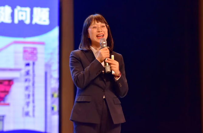 汇报中
