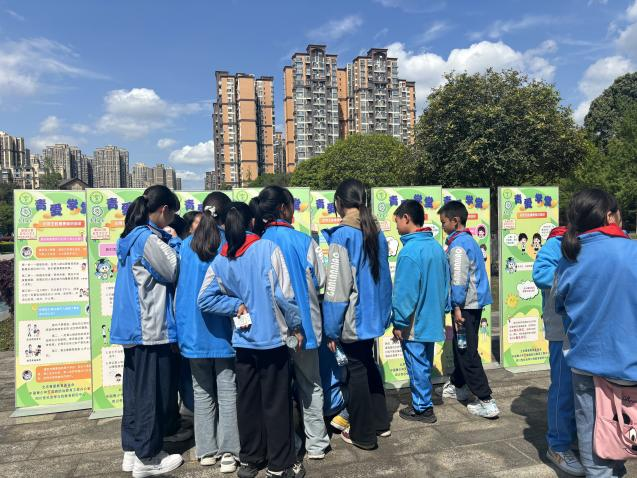 育人传统,积极开展各类青春健康志愿服务活动,服务地点遍及四川,重庆