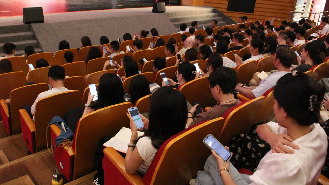 主题分享后,老师们现场答题