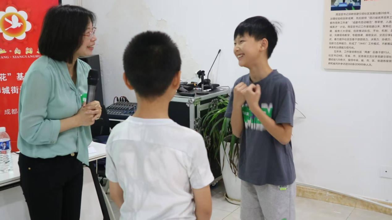 情绪传递赛的情绪表演