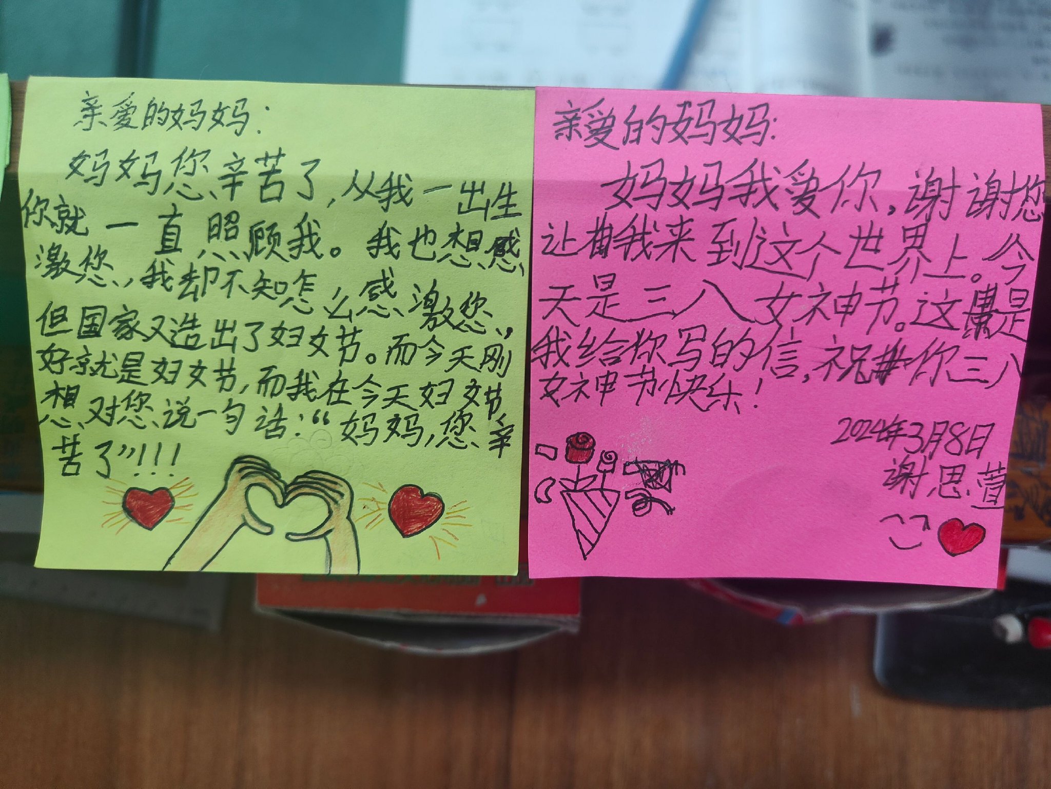 孩子们把祝福和感恩融入到了一张张卡片和留言条上,表达了他们对母亲