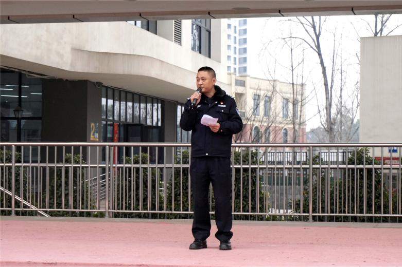 李斐警官宣讲中