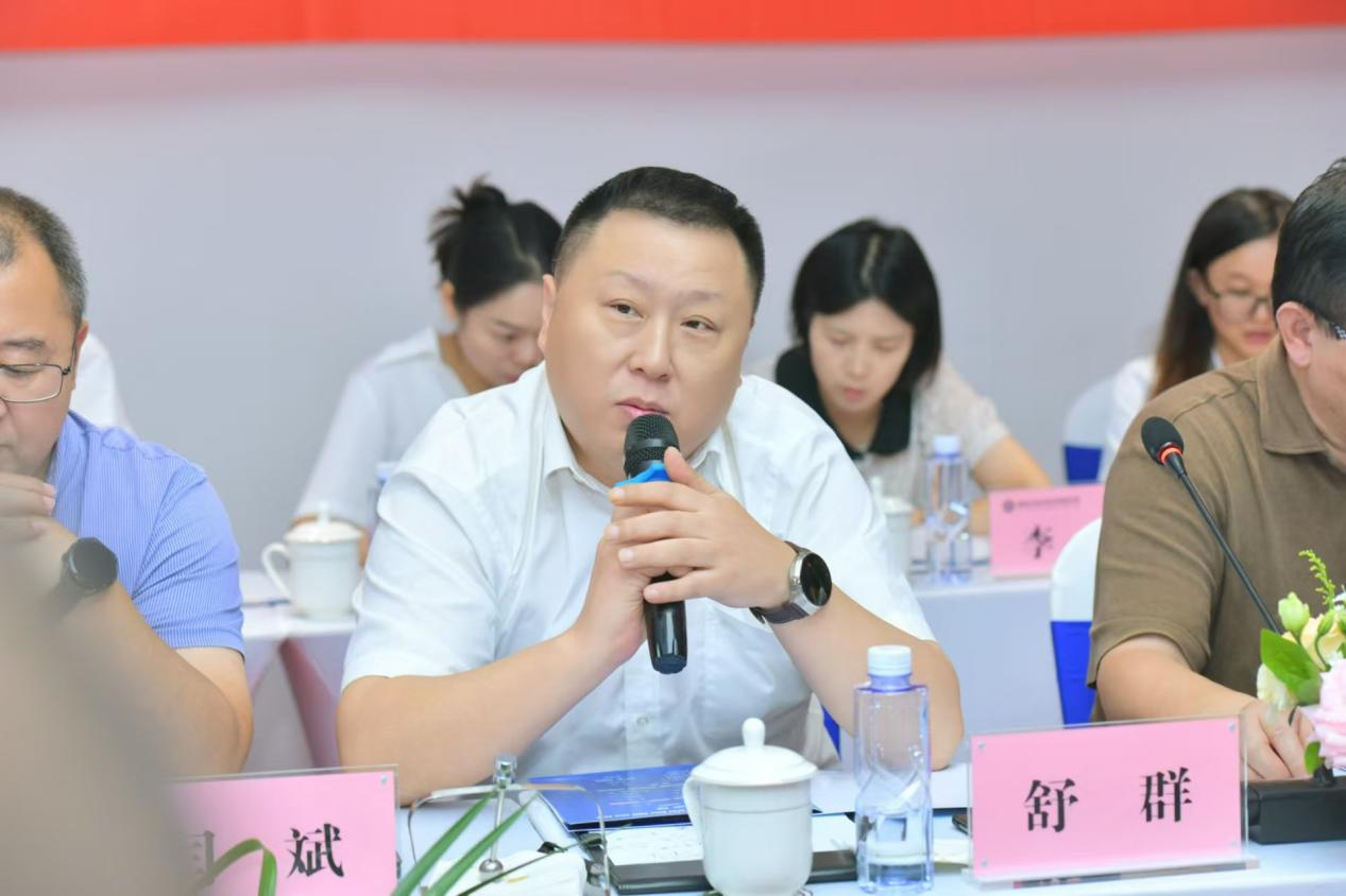 中共四川省委党校教授舒群