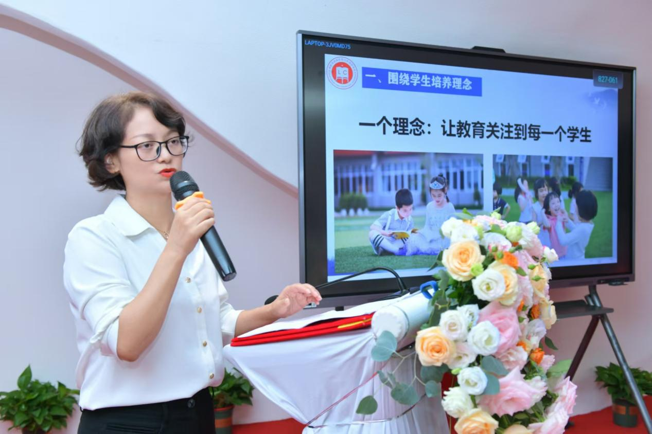 成都市武侯区领川外国语学校中学部副校长王曼丽