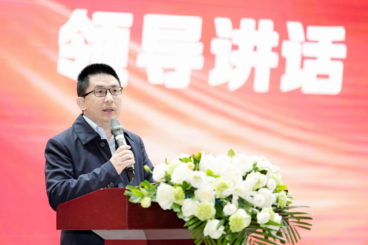 成都市龙泉驿区教育局党组书记、局长曾涌