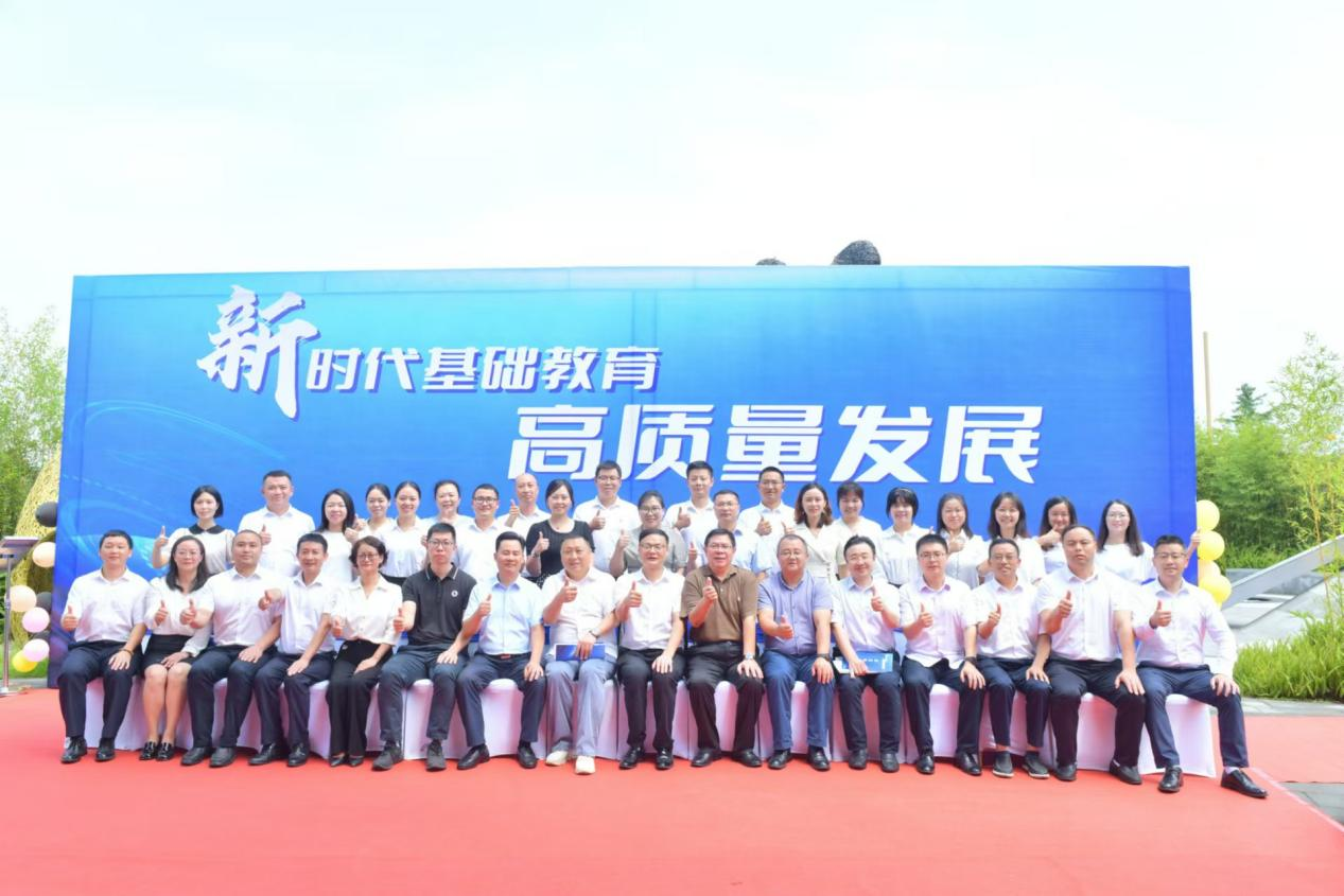 参会人员合影