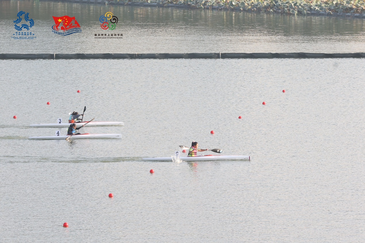 2024全国青少年皮划艇U系列联赛总决赛在南京玄武湖落幕，陈香蔼在比赛中