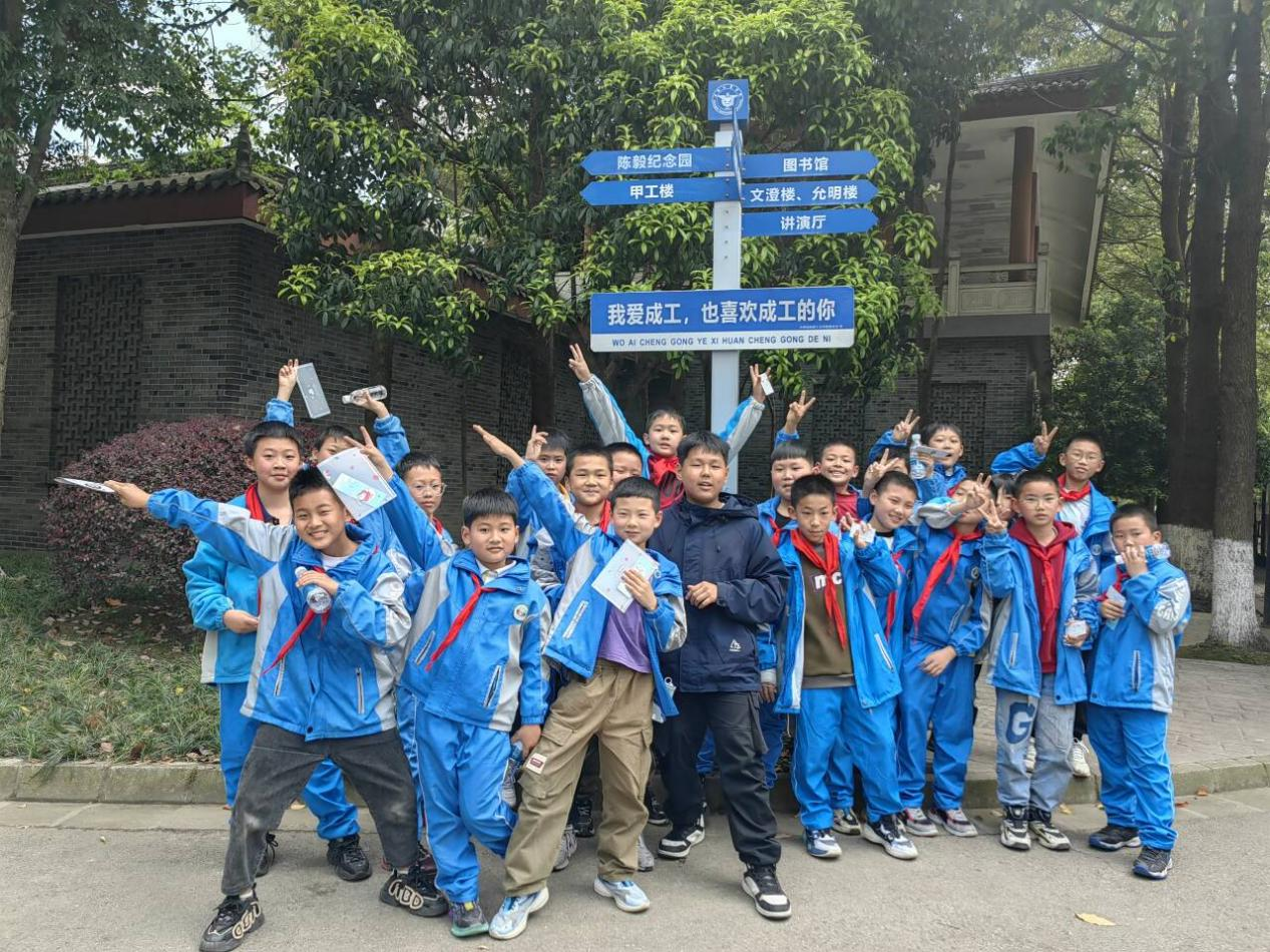 育人传统,积极开展各类青春健康志愿服务活动,服务地点遍及四川,重庆