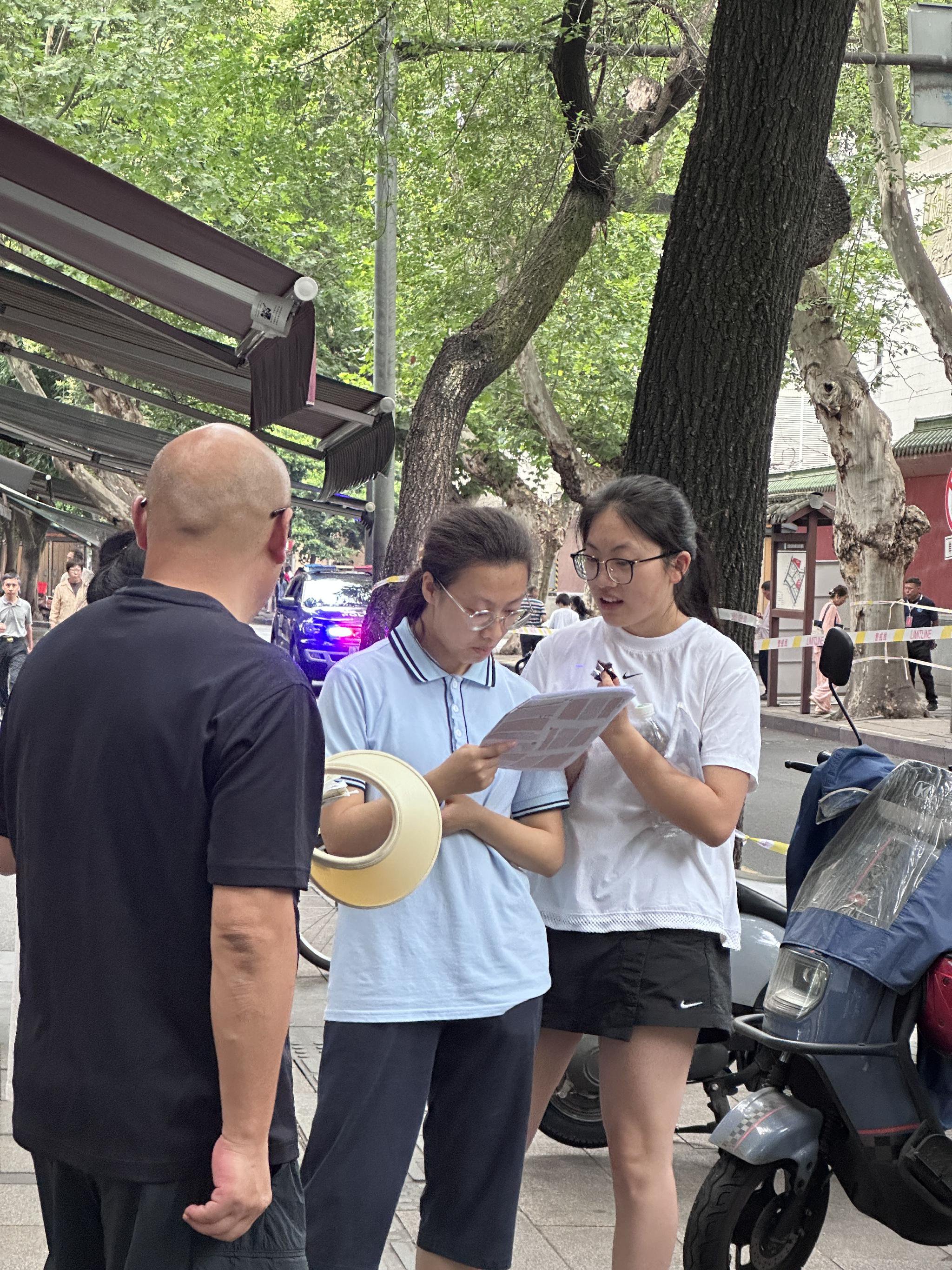 同学们抓紧最后的时间复习