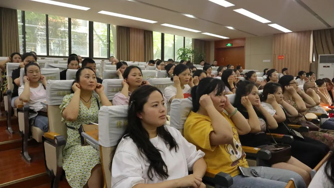 岷阳实验外国语学校家长讲座