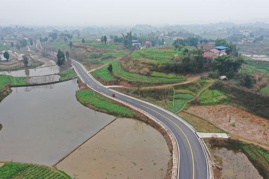 "平整又顺畅" 宜宾这条路修到了群众心坎上