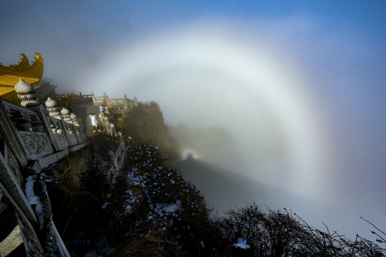 元旦小长假首日游客破3万峨眉山景区迎来开门红