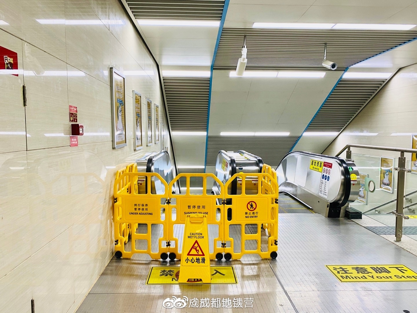 为保障大雨天乘客安全 成都地铁部分车站部分扶梯,直升梯暂停运行