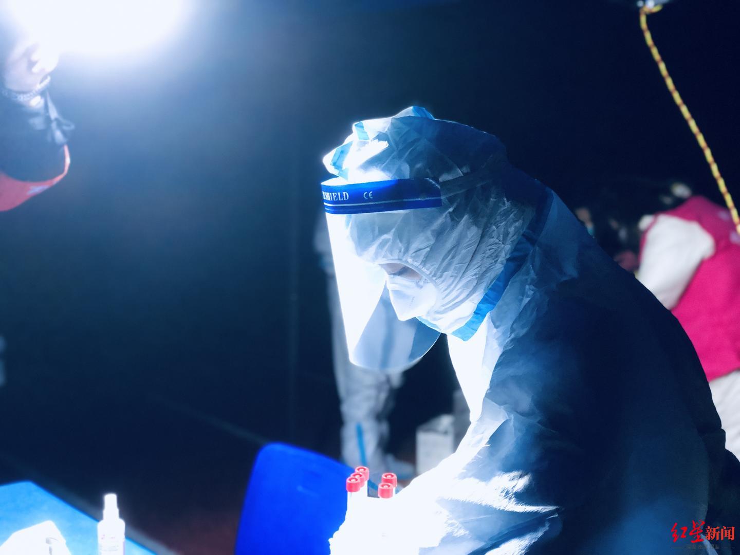 工作中的医务人员