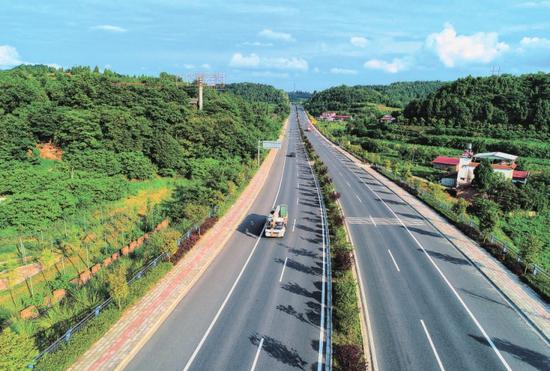 国道247射洪段.田岷/摄