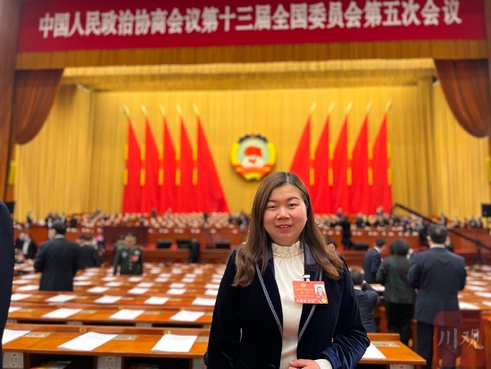 曾芳关注中医药传承创新发展总是瞄准新难题