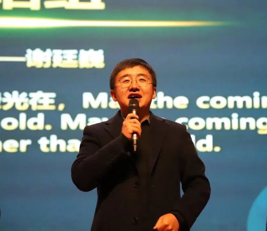 新津成外开学典礼龙腾滚烫星辰跃创飞驰人生