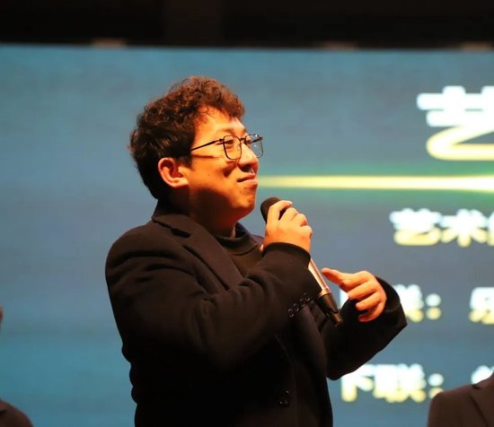 新津成外开学典礼龙腾滚烫星辰跃创飞驰人生