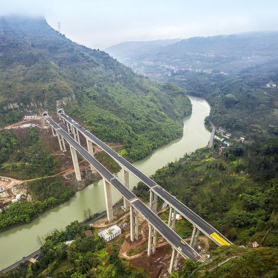 马边河二号大桥 何为/摄