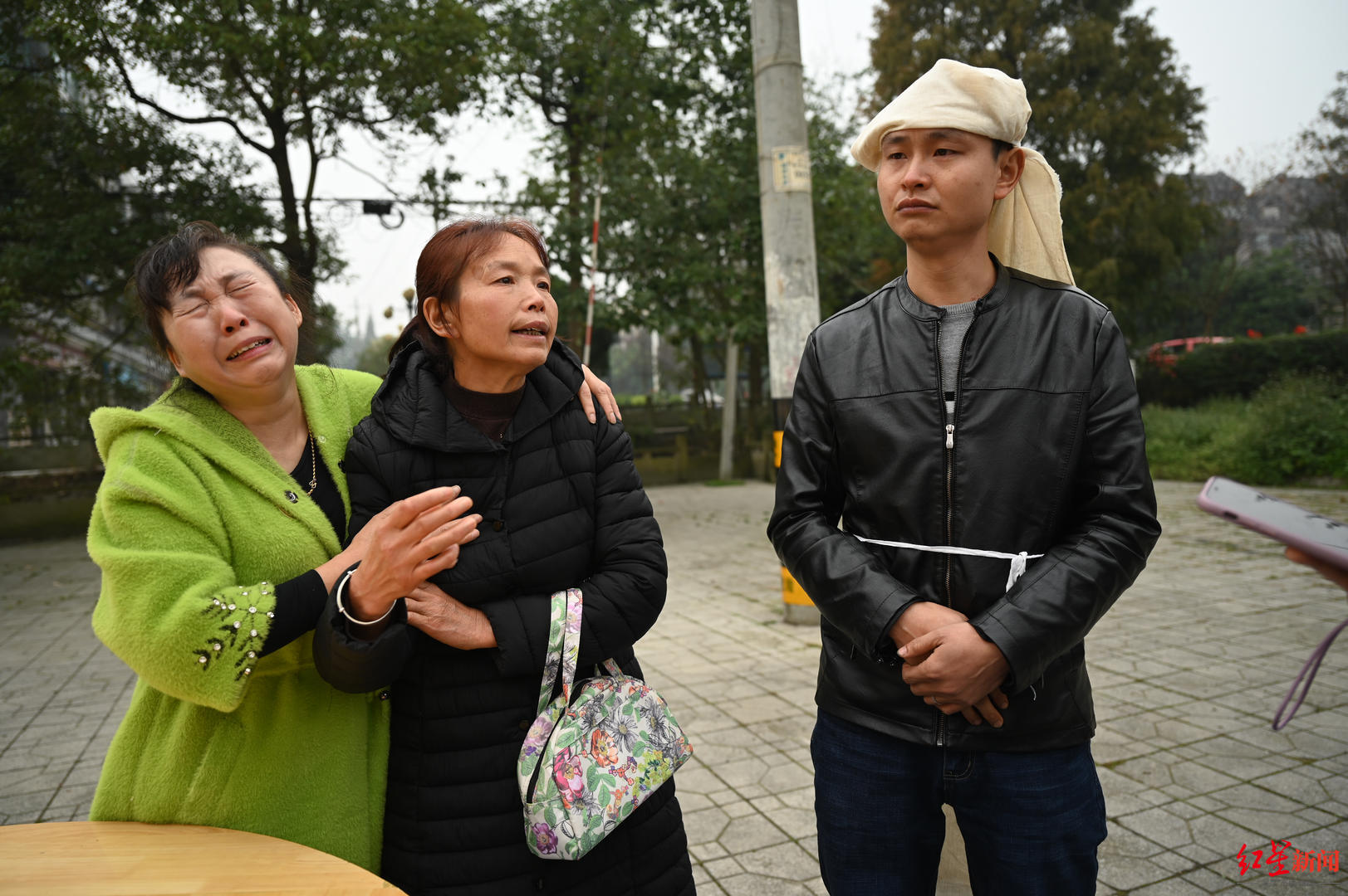 保安维修屋顶时摔下死亡物业公司与死者家属一度因赔偿闹僵