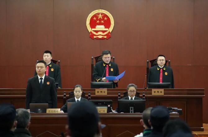"黑白通吃""以商养黑"……泸州王德彬彬等组织,领导,参加黑社会性质