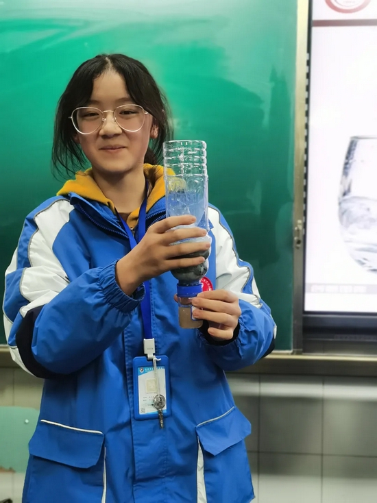 龙泉中学陶班学科活动自制净水器领略化学风采