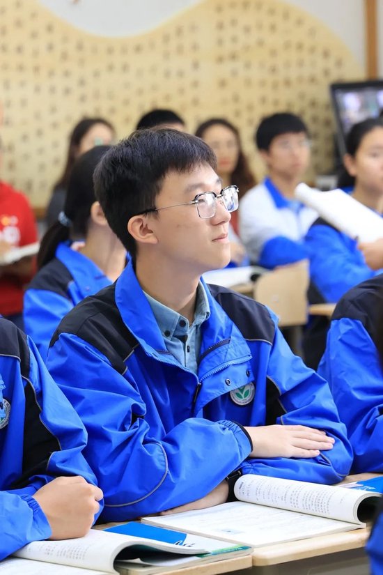 光阴色彩斑斓邀你共赏成都二十中四季画卷