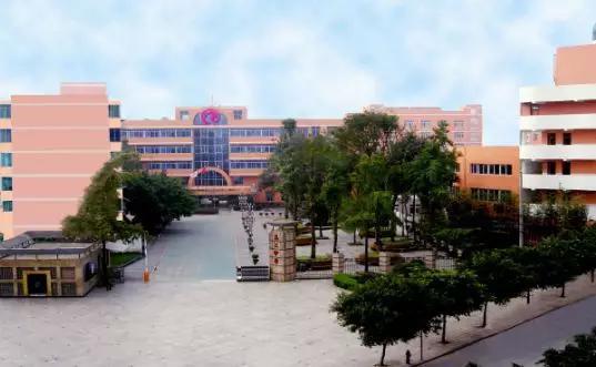 温江中学实验学校位于成都市温江区柳城镇文武路201号,诞生于1927年