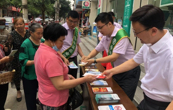 農行達州分行在社區(qū)開展反電詐教育