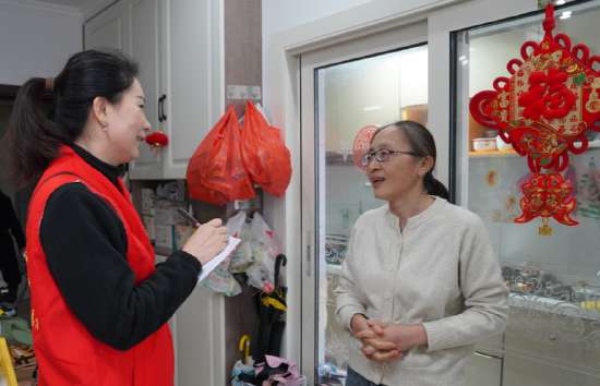 党员干部走访群众