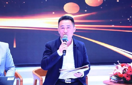 ▲陳然主持第四屆全國名校聯盟校長高峰論壇學術沙龍