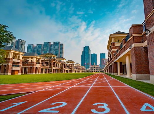 跨越9000公里的爱心成都这所私立学校捐赠华西伊万一批紧缺物资