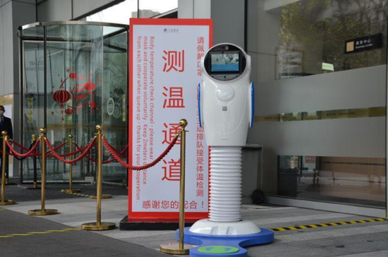 成都商务写字楼复工热成像测温仪防疫机器人同步上岗