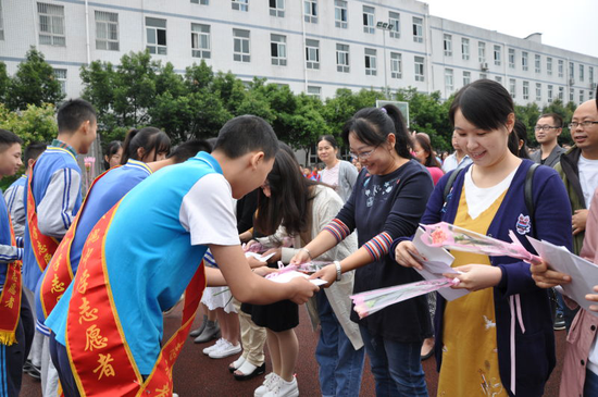 双槐中学隆重庆祝第三十四个教师节