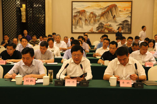 西南督察局副局长柏伦章出席会议并讲话,巴中市委副书记
