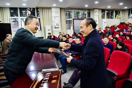 郫都四中举行名师工作室教学能手工作室授牌仪式