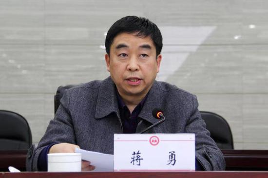 会上,蒋勇同志宣读任职文件,任命赖波军为遂宁中院党组书记,提名为